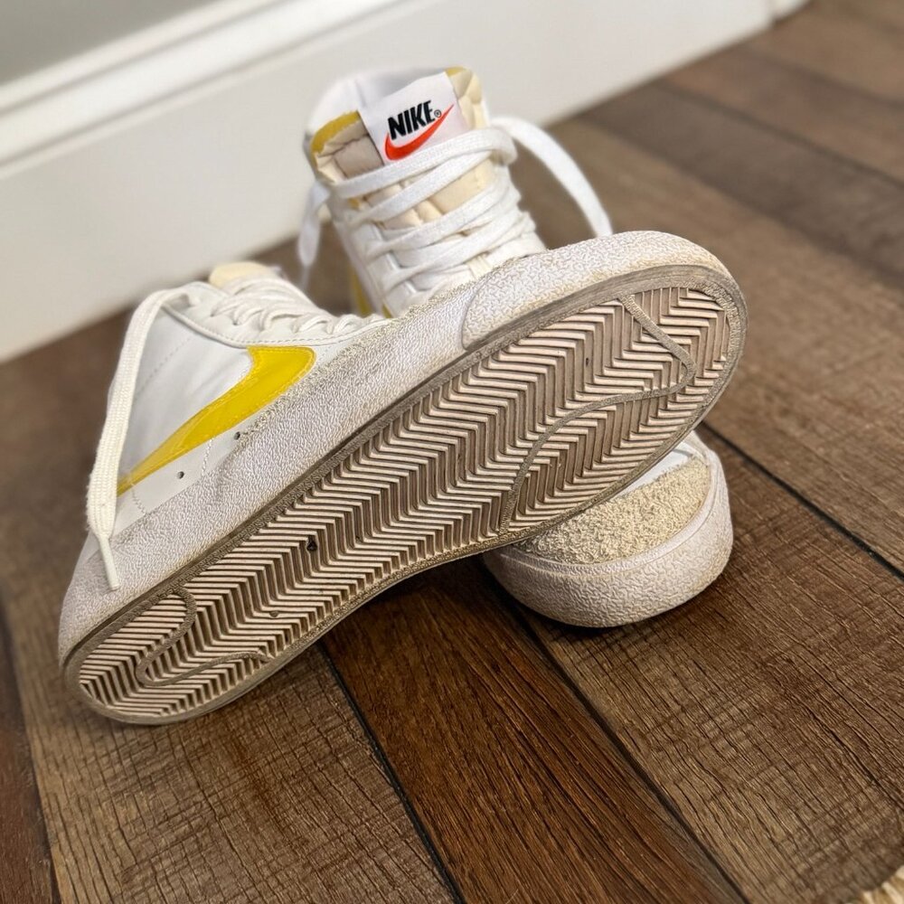 Nike Blazer Mid Vintage ’77 White/Yellow High Top Sneakers (Women’s/Unisex) - Picture 3 of 4